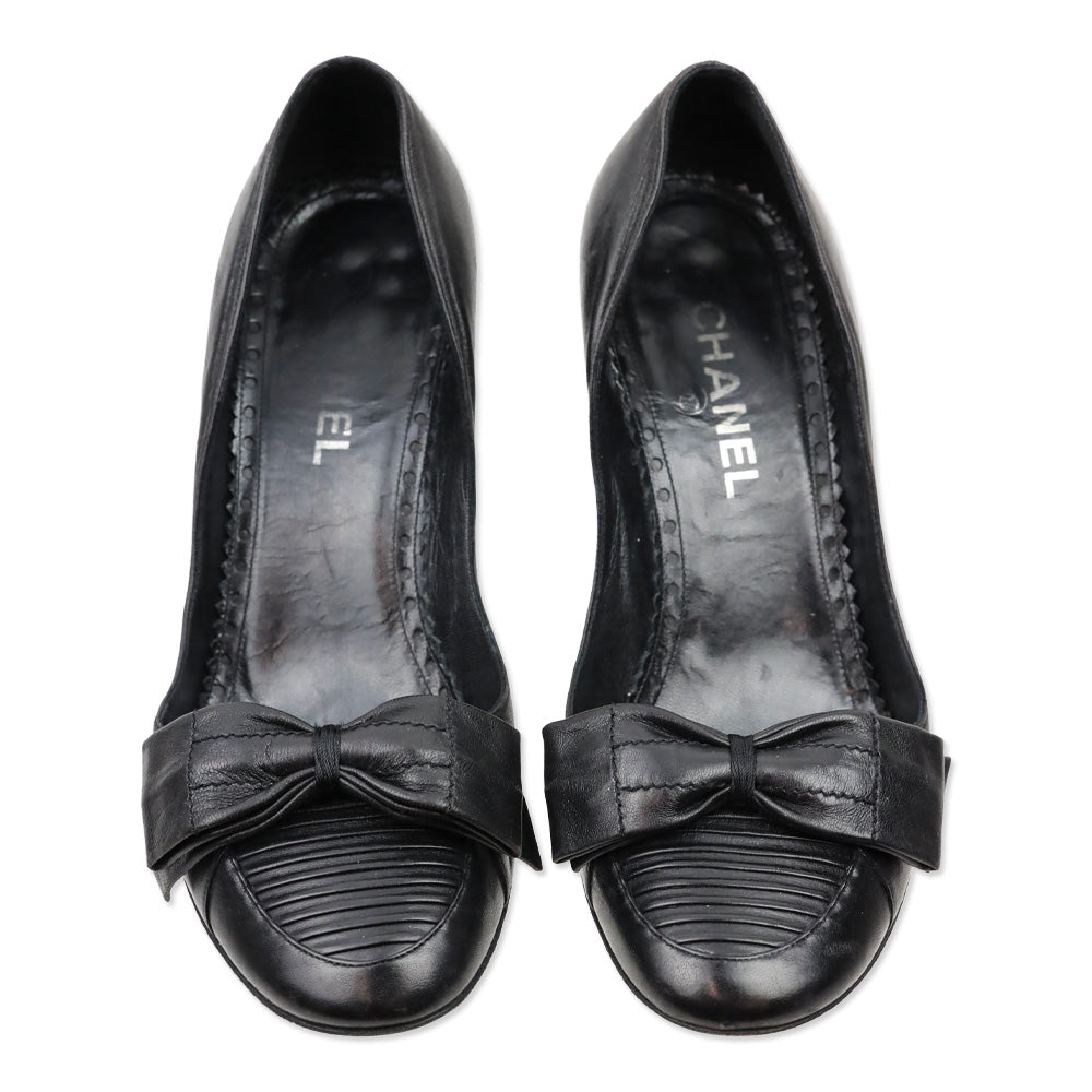 Chanel Black Leather Ribbed Toe Bow Accent Pumps