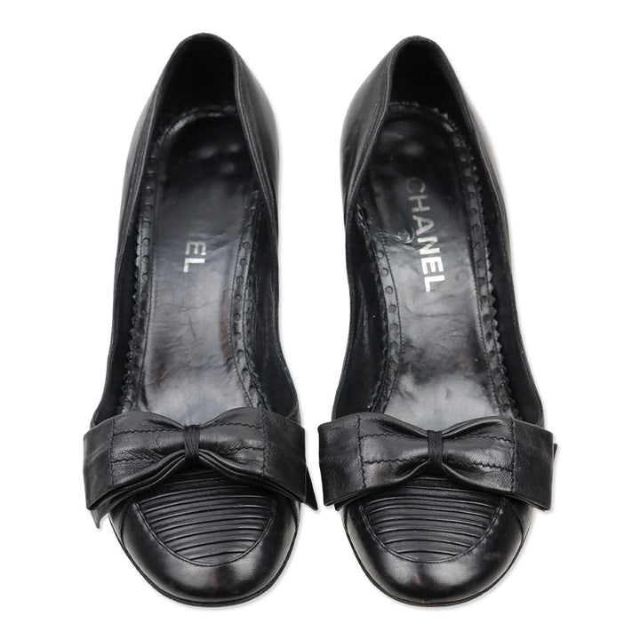 Chanel Black Leather Ribbed Toe Bow Accent Pumps