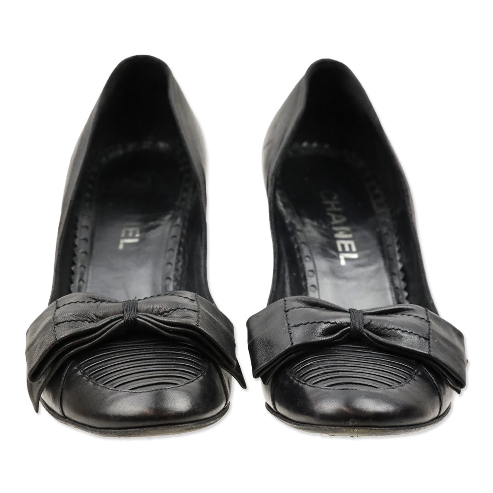 Chanel Black Leather Ribbed Toe Bow Accent Pumps