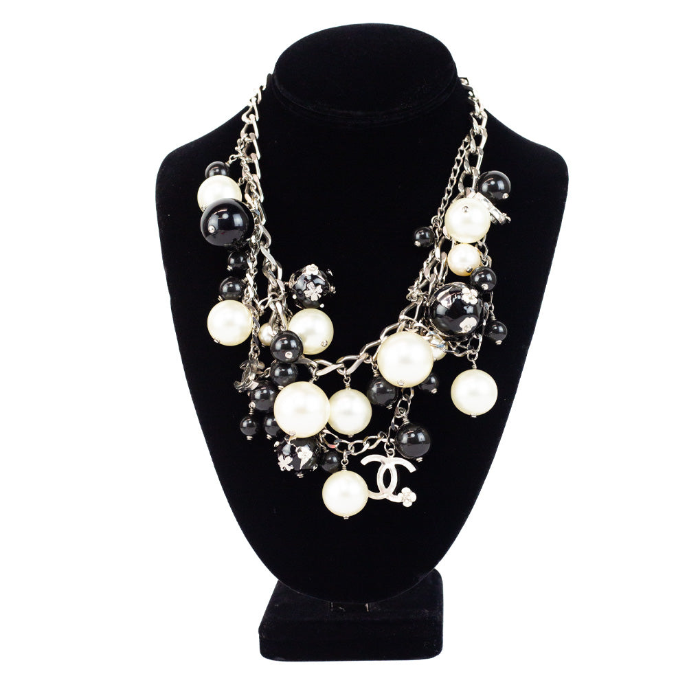 Chanel 2013 Globe & Pearl Statement Necklace | DBLTKE Luxury  display picture 2