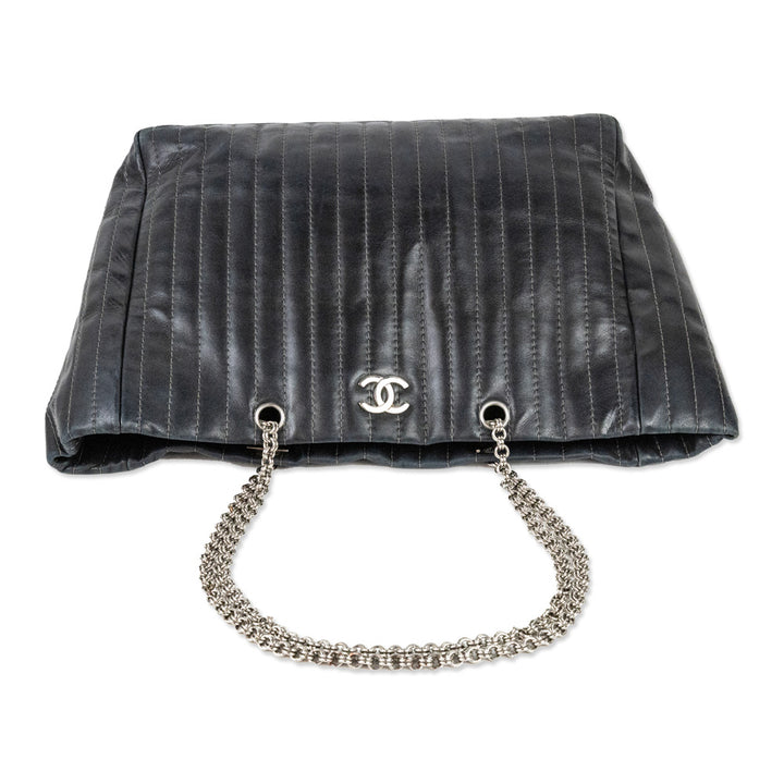 Chanel 2005-2006 Navy Leather Vertical Quilted Mademoiselle Ligne Tote