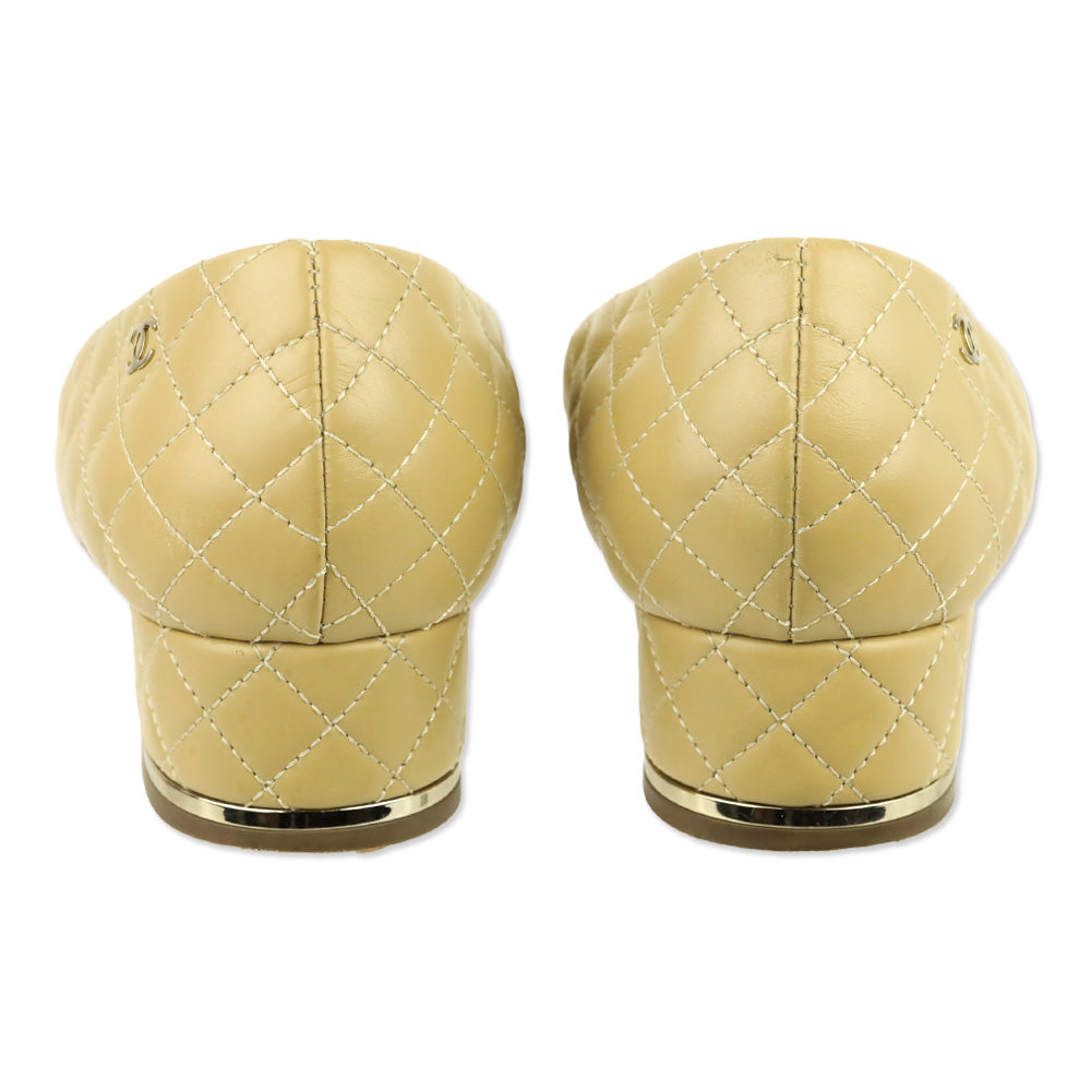 Chanel Beige Lambskin Quilted Black Cap Toe Gold Heel Pump