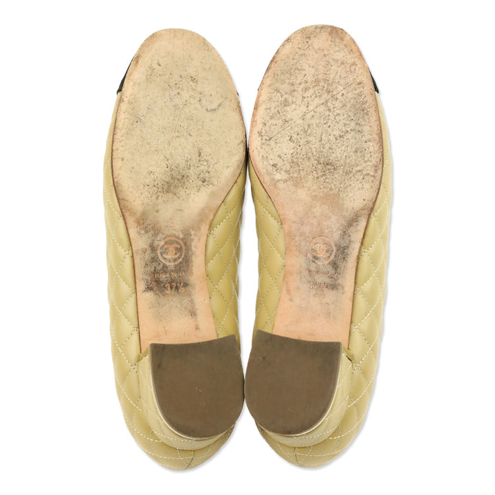Chanel Beige Lambskin Quilted Black Cap Toe Gold Heel Pump