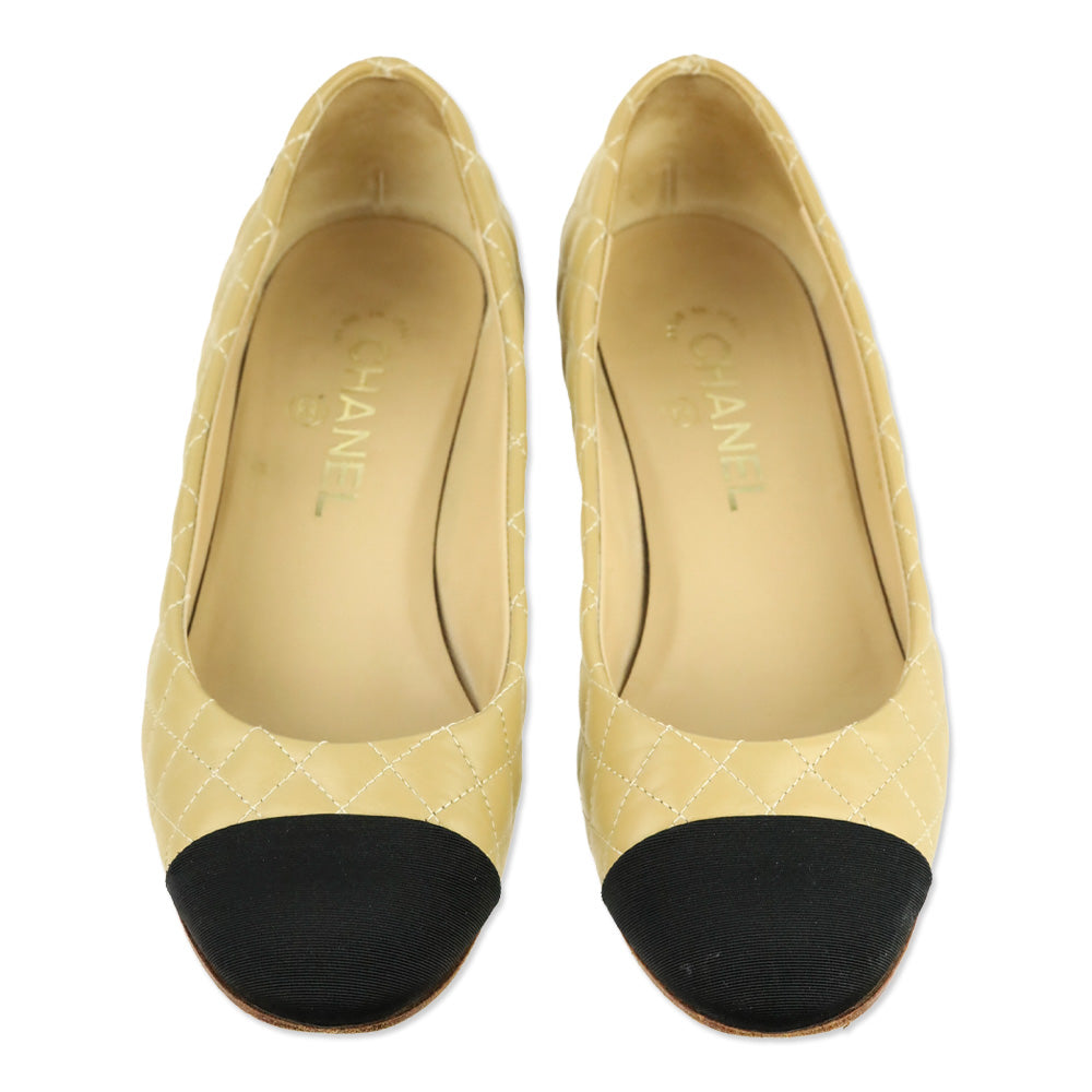 Chanel Beige Lambskin Quilted Black Cap Toe Gold Heel Pump