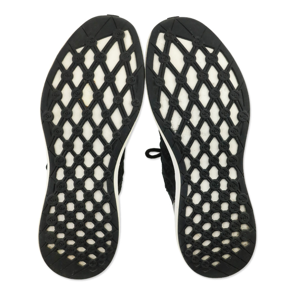 Chanel Black Fabric Matelasse Quilted Knit Low-Rise Sneakers