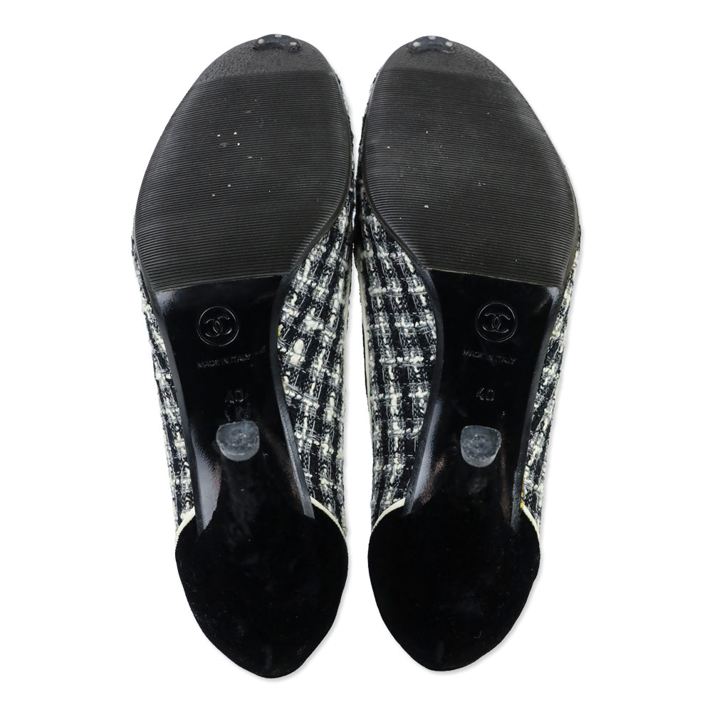 Chanel Black/White Tweed & Black Velvet Pump
