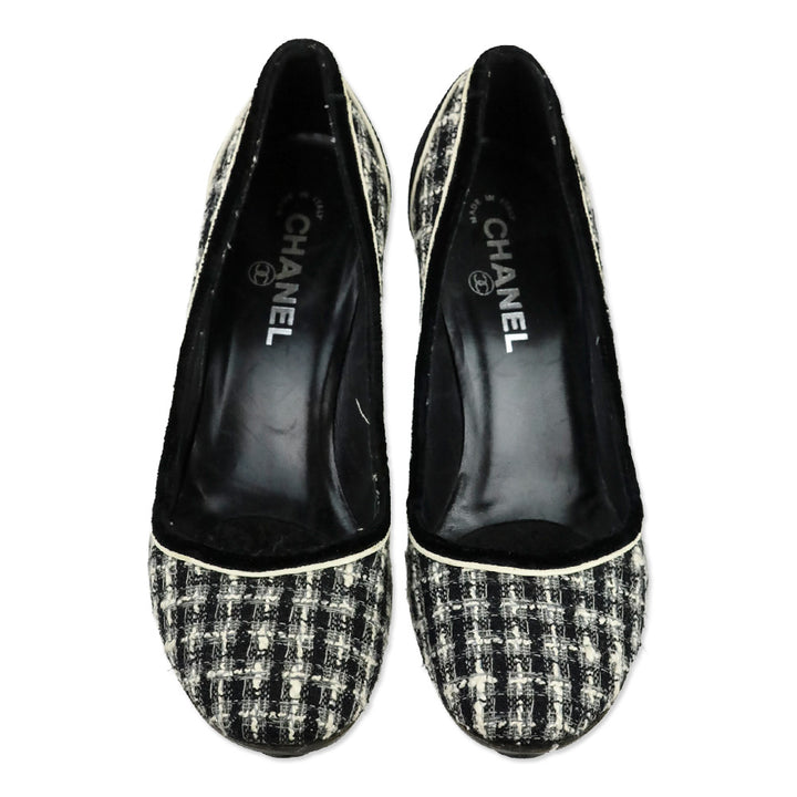 Chanel Black/White Tweed & Black Velvet Pump
