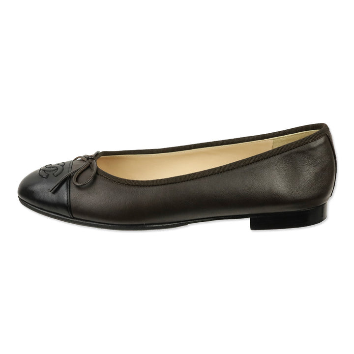 Chanel Brown/Black Lambskin Leather Cap Toe CC Ballet Flats