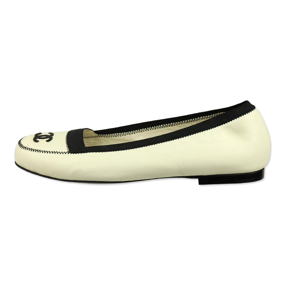 Chanel Off White CC  Moccasin Slip-On Loafers