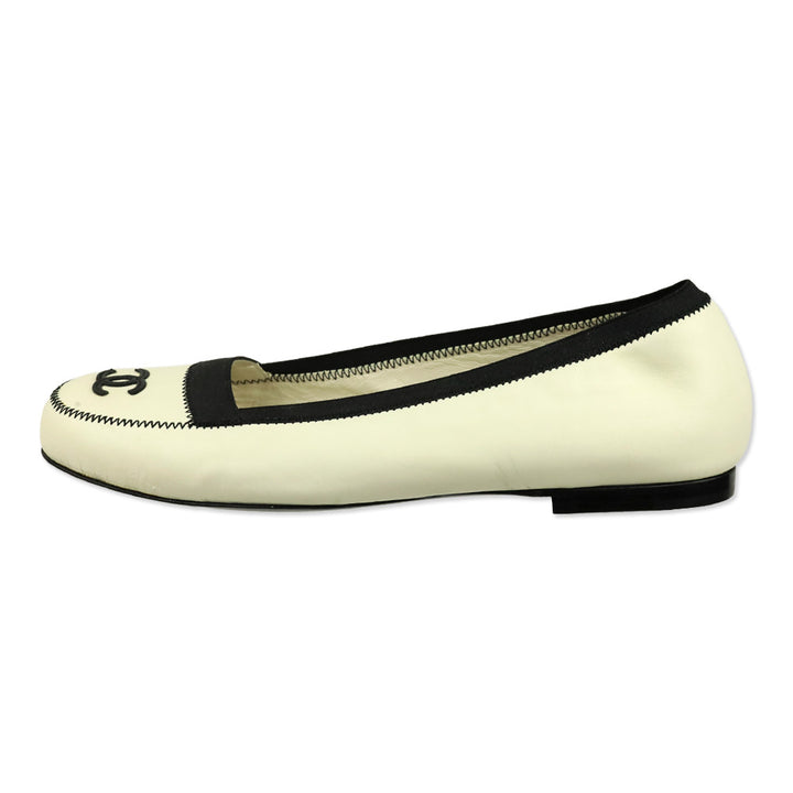 Chanel Off White CC  Moccasin Slip-On Loafers