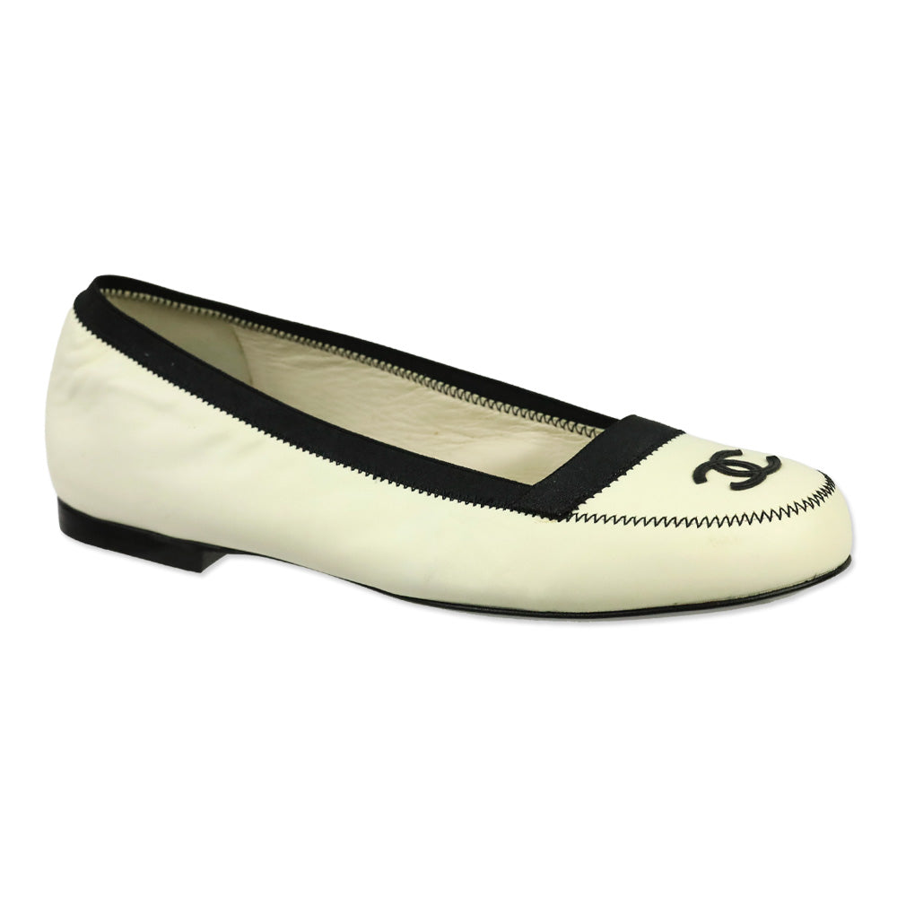 Chanel Off White CC  Moccasin Slip-On Loafers