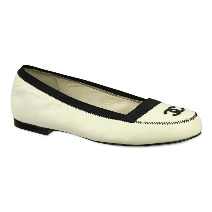 Chanel Off White CC  Moccasin Slip-On Loafers