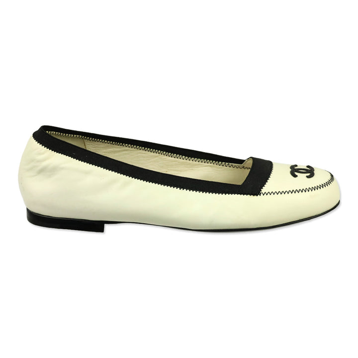 Chanel Off White CC  Moccasin Slip-On Loafers