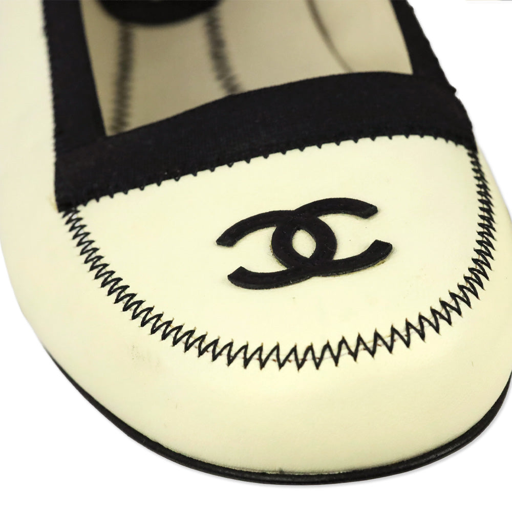 Chanel Off White CC  Moccasin Slip-On Loafers