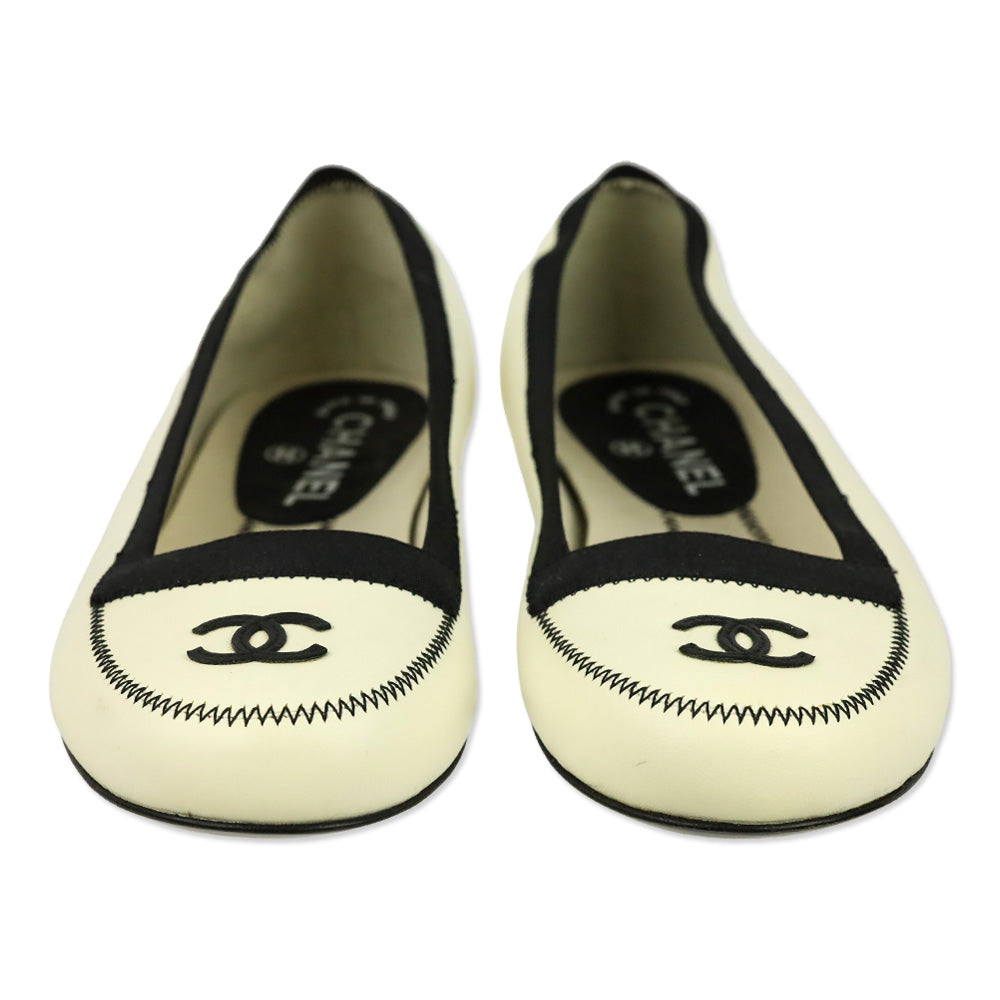 Chanel Off White CC  Moccasin Slip-On Loafers
