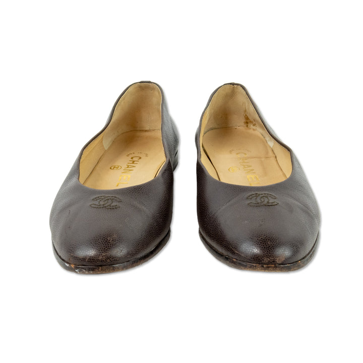 Chanel Vintage Brown Pebbled Leather Interlocking CC Logo Flats