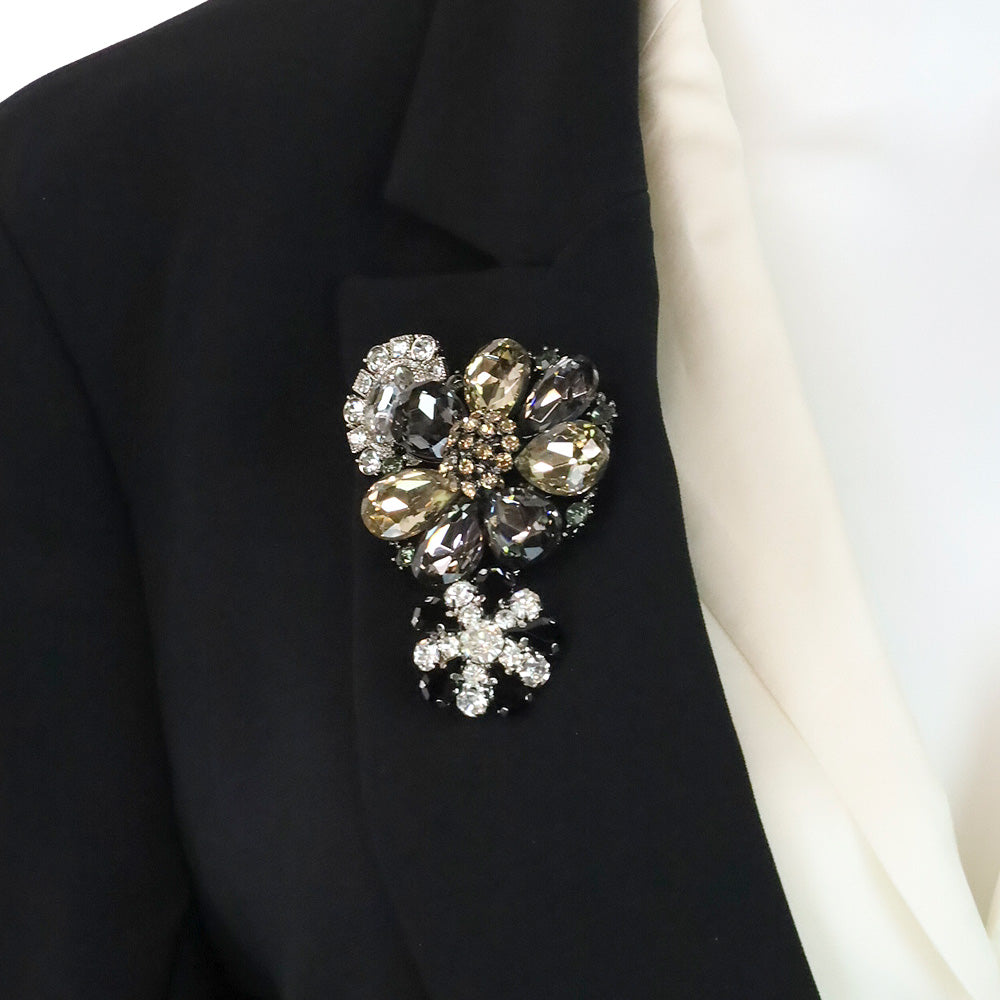 Cinq à Sept Le Petit Lace and Brooch Roxie Blazer