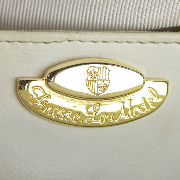 Finesse La Model White Lizard Skin Frame Clutch with Chain Strap