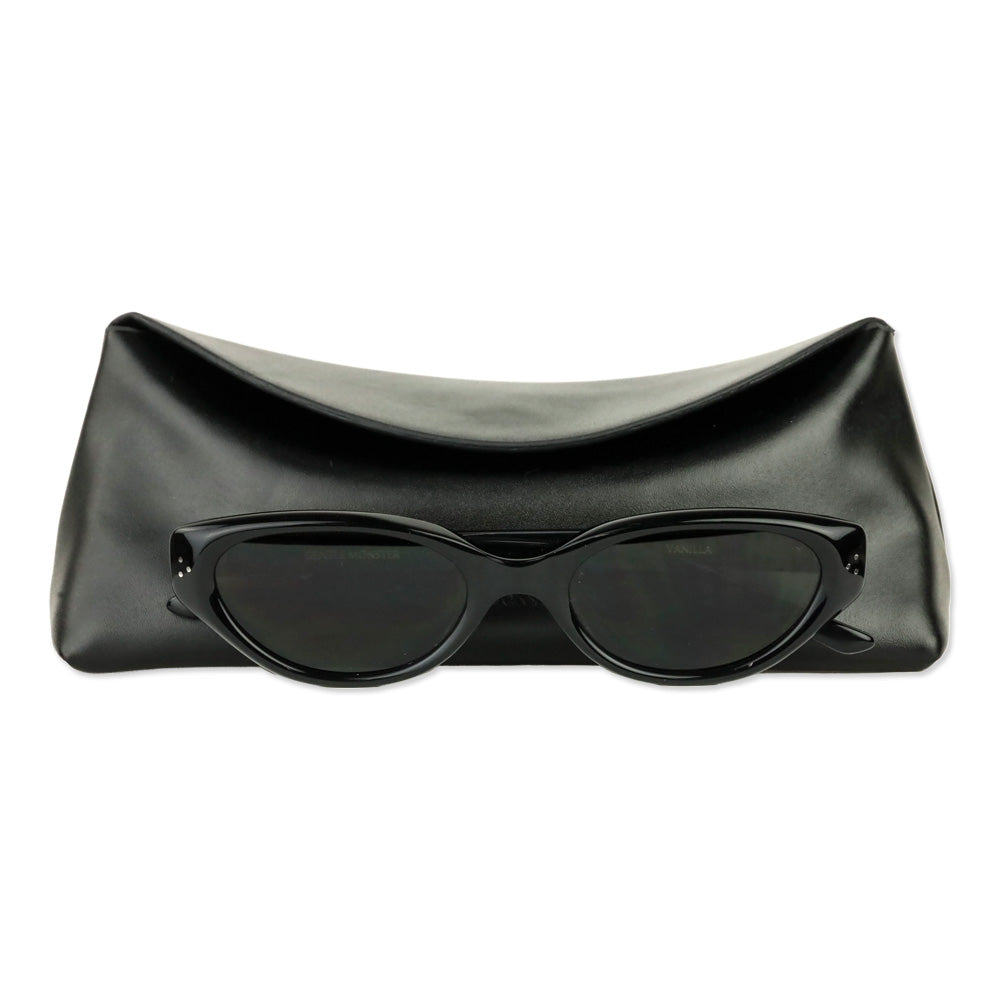 Gentle Monster Vanilla 01 Black Cat-Eye Sunglasses
