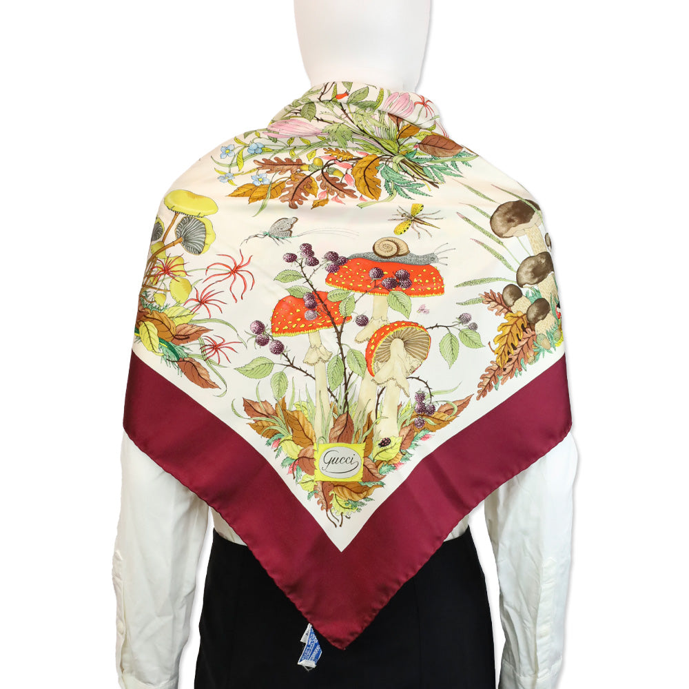 Gucci Vintage V. ACCORNERO シルクスカーフ Gucci Vintage V. ACCORNERO シルクスカーフ Gucci Vintage V