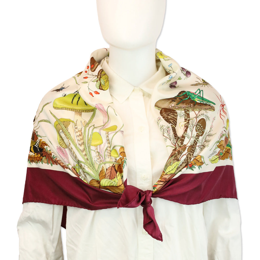 Gucci Vintage V. ACCORNERO シルクスカーフ Gucci Vintage V. ACCORNERO シルクスカーフ Gucci Vintage V