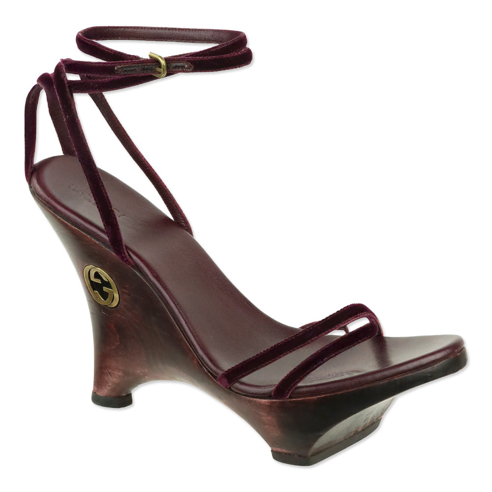 Gucci x Tom Ford 1996 Black Current Velvet Geisha Wooden Platform Wedge Sandals