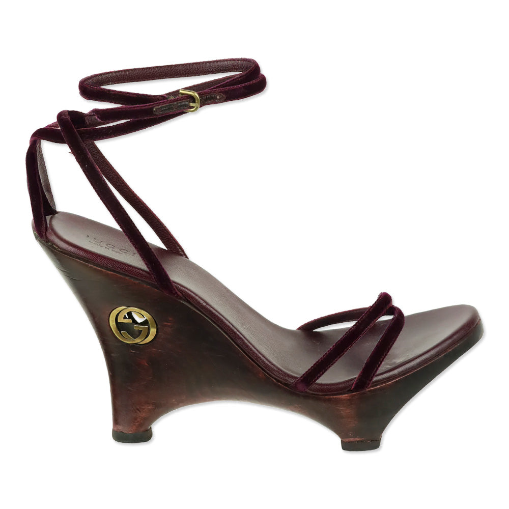 Gucci x Tom Ford 1996 Black Current Velvet Geisha Wooden Platform Wedge Sandals