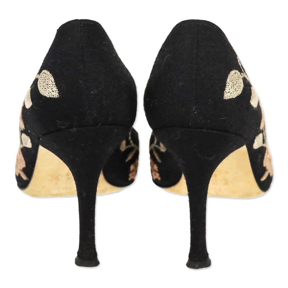 Manolo Blahnik Black Floral‎ Embroidered Canvas Pointed Pump