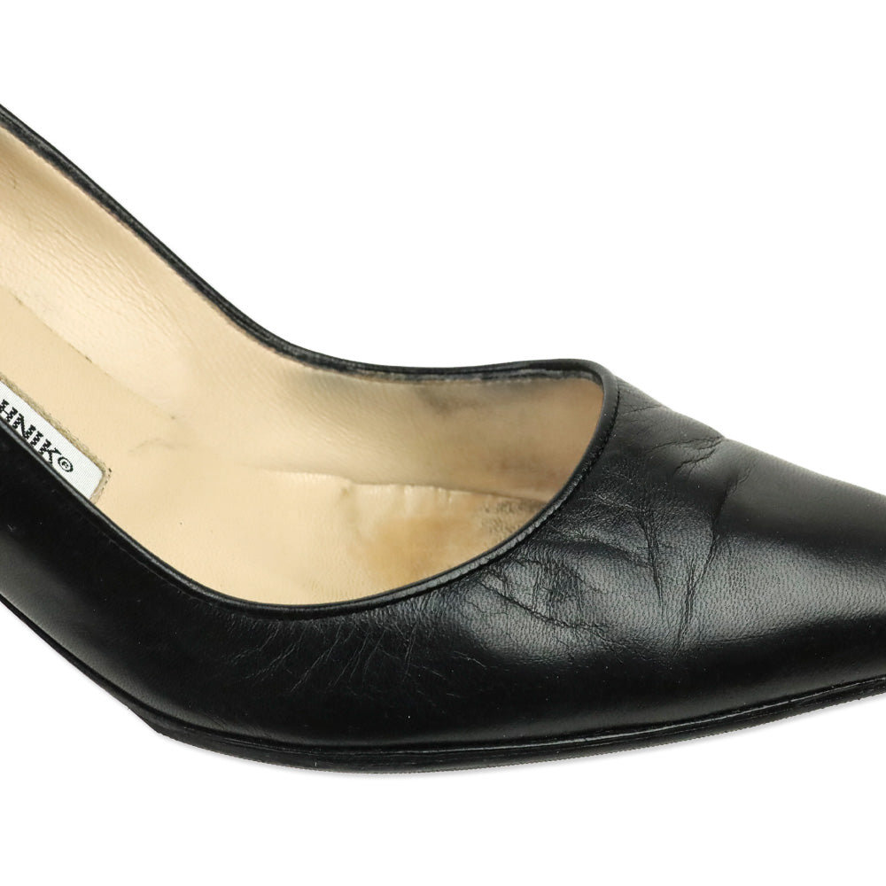 Manolo Blahnik Black Leather Pointed Toe Pumps