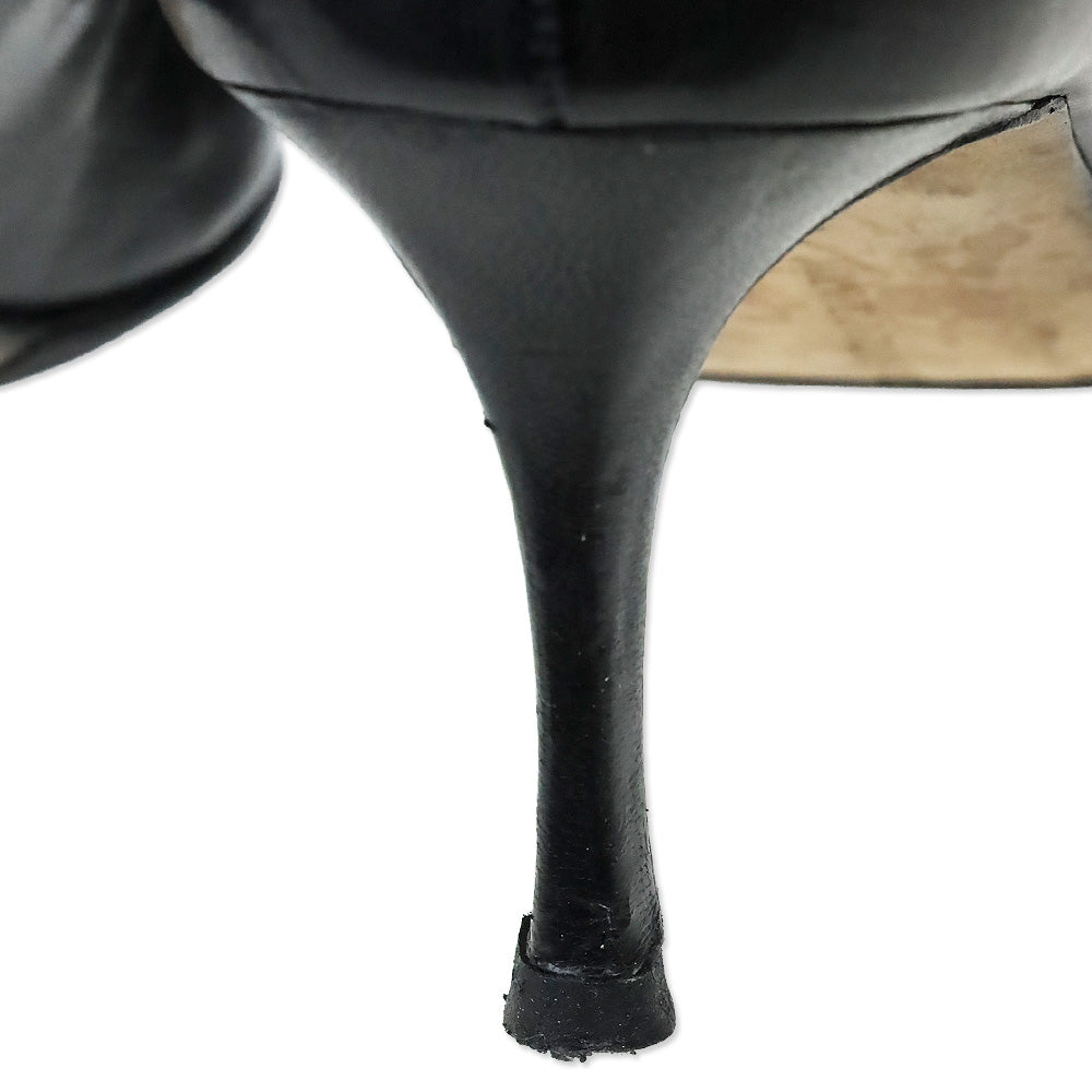 Manolo Blahnik Black Leather Pointed Toe Pumps