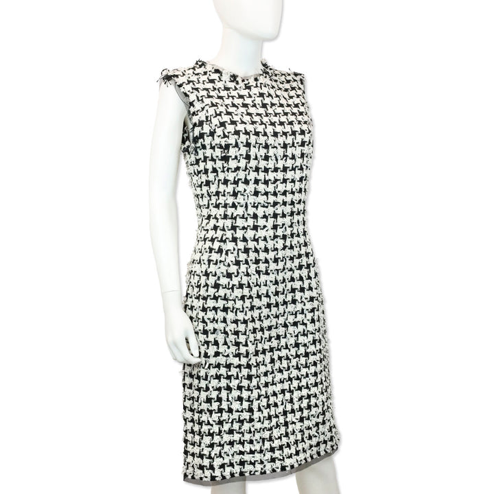 Oscar de la Renta Ivory/Black Bouclé Tweed Bateau Neck Sleeveless Midi Dress