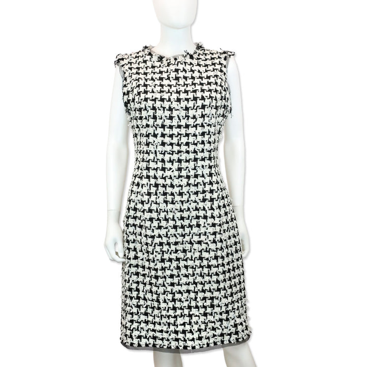 Oscar de la Renta Ivory/Black Bouclé Tweed Bateau Neck Sleeveless Midi Dress