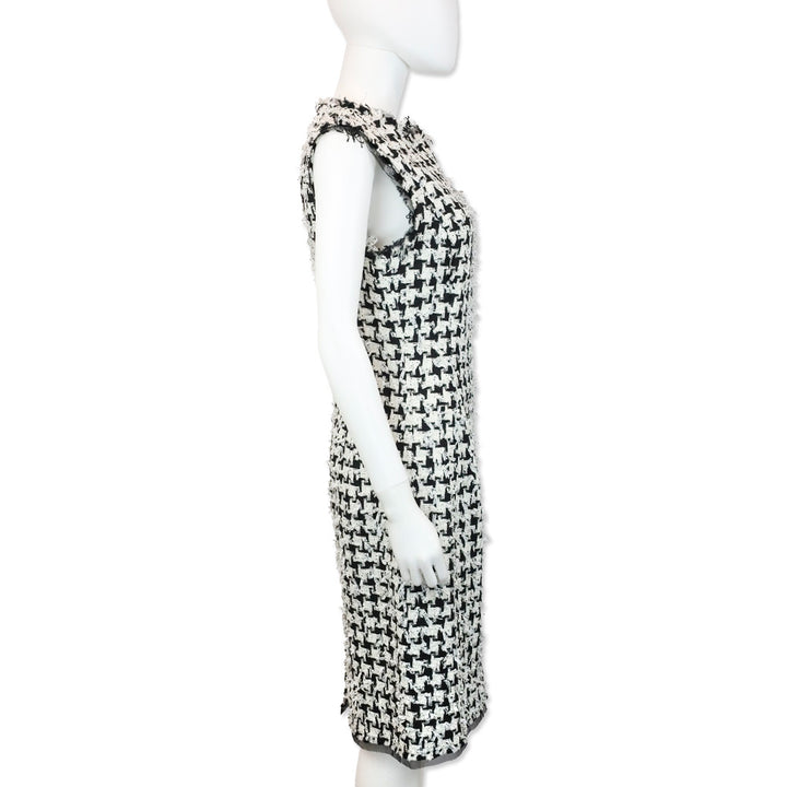 Oscar de la Renta Ivory/Black Bouclé Tweed Bateau Neck Sleeveless Midi Dress