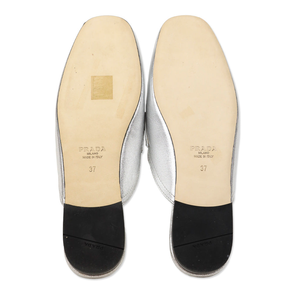 PRADA シルバー ポインテッドトゥ フラットシューズ Prada Metallic Silver Leather Flat Mules | DBLTKE Luxury