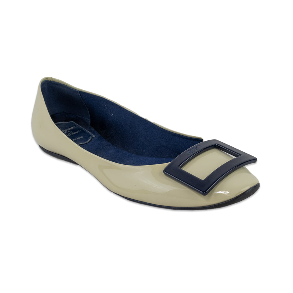 Roger Vivier Ivory Patent Leather Gommettine Flats