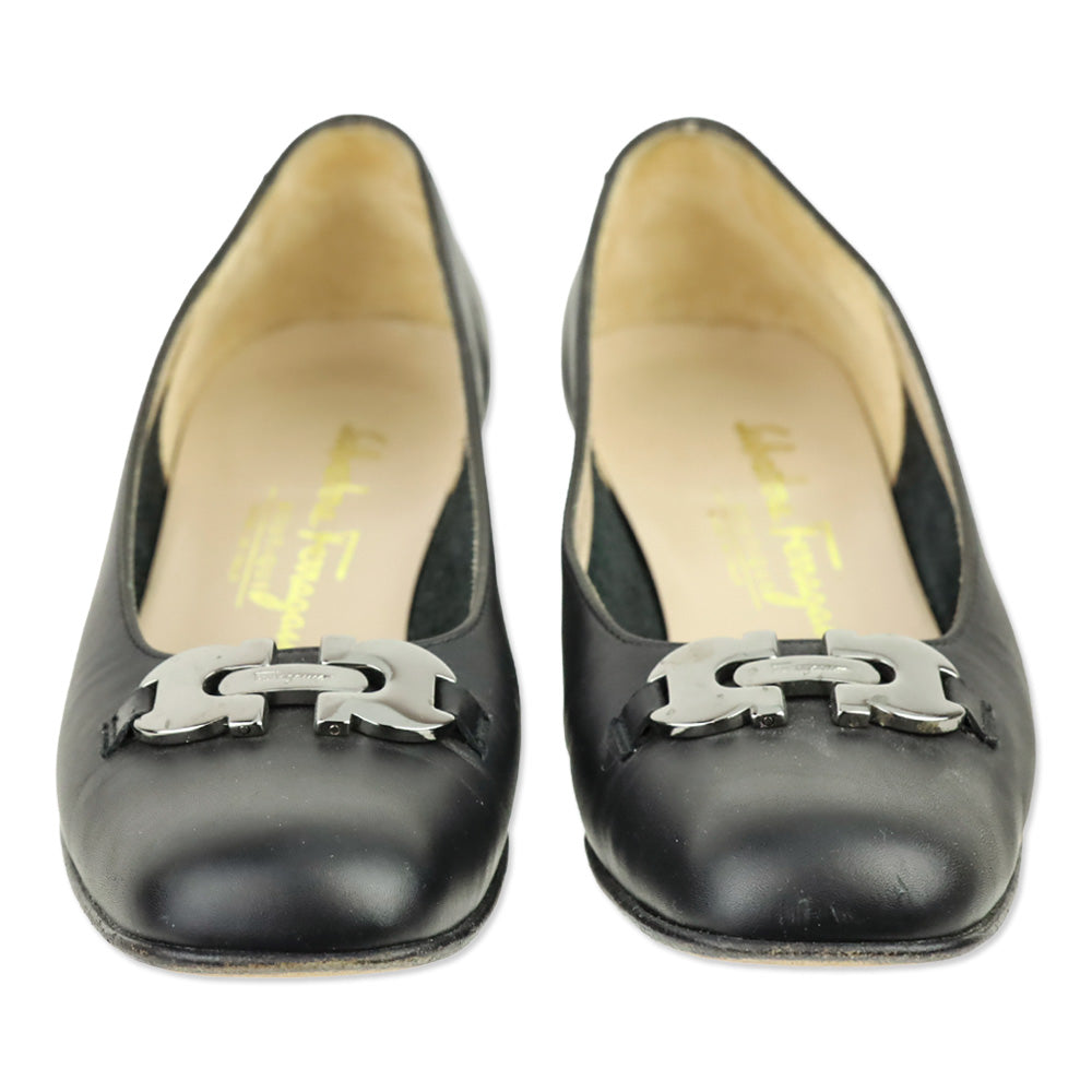 Salvatore Ferragamo Black Calf Leather Gancini Accent Pump