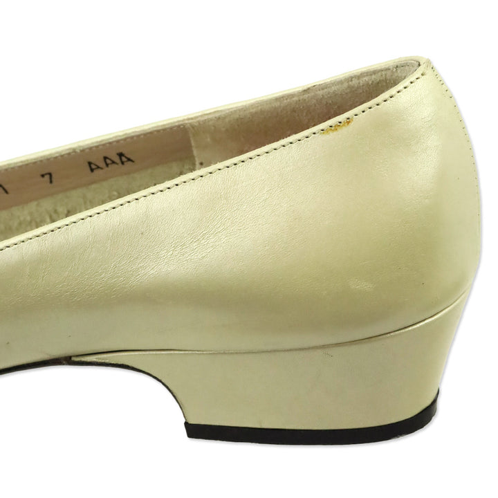 Salvatore Ferragamo Bone Calf Leather Vara Bow Lillaz Pump