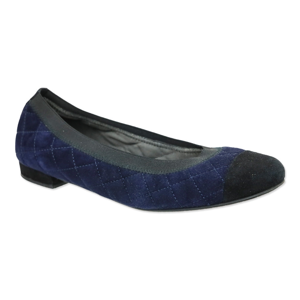 Stuart Weitzman Navy/Black Round Toe Quilted Suede Flats