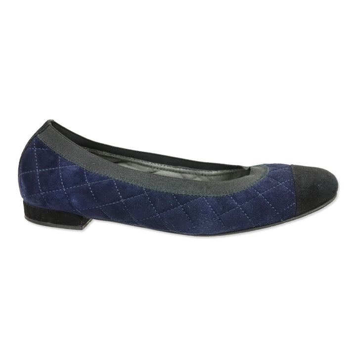 Stuart Weitzman Navy/Black Round Toe Quilted Suede Flats
