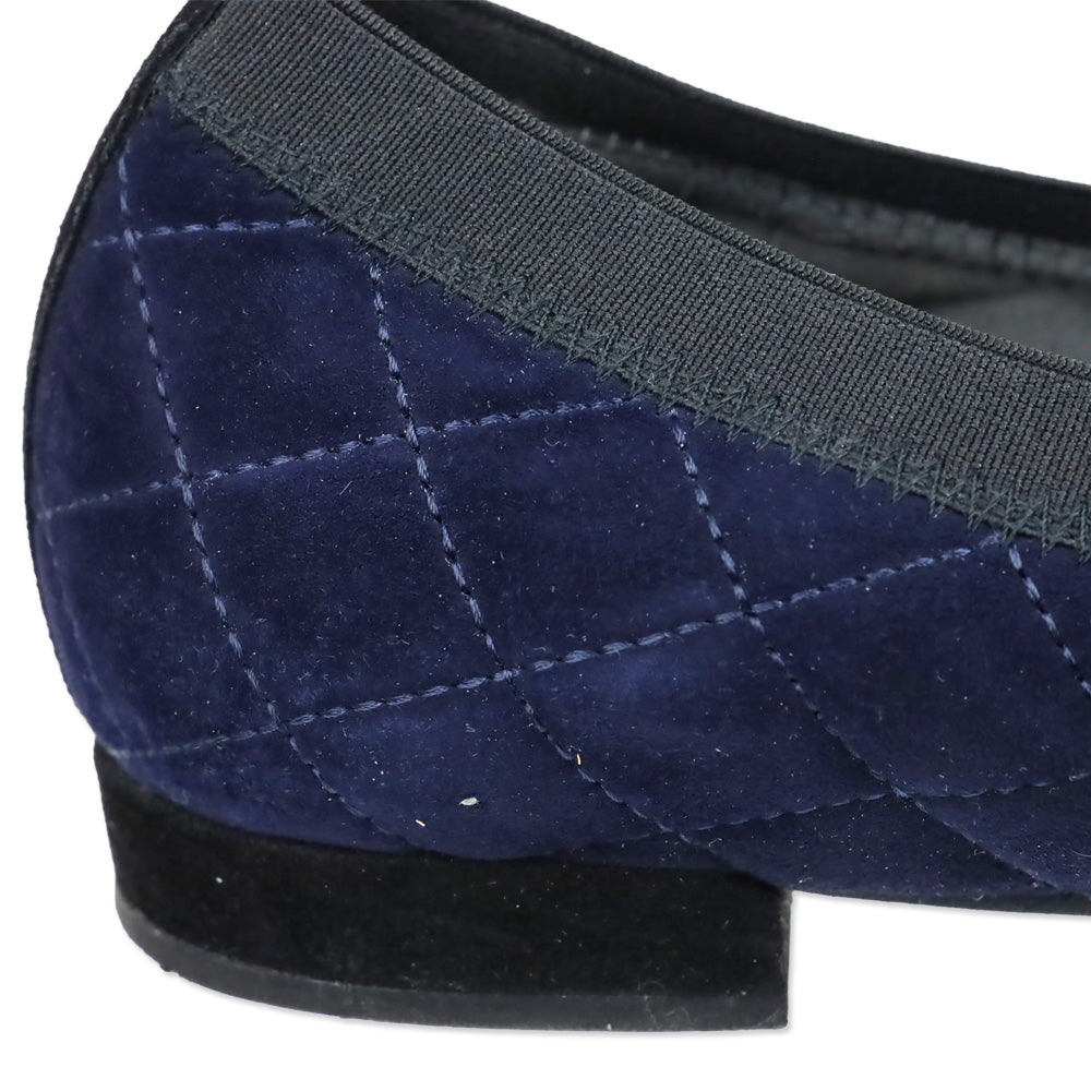 Stuart Weitzman Navy/Black Round Toe Quilted Suede Flats