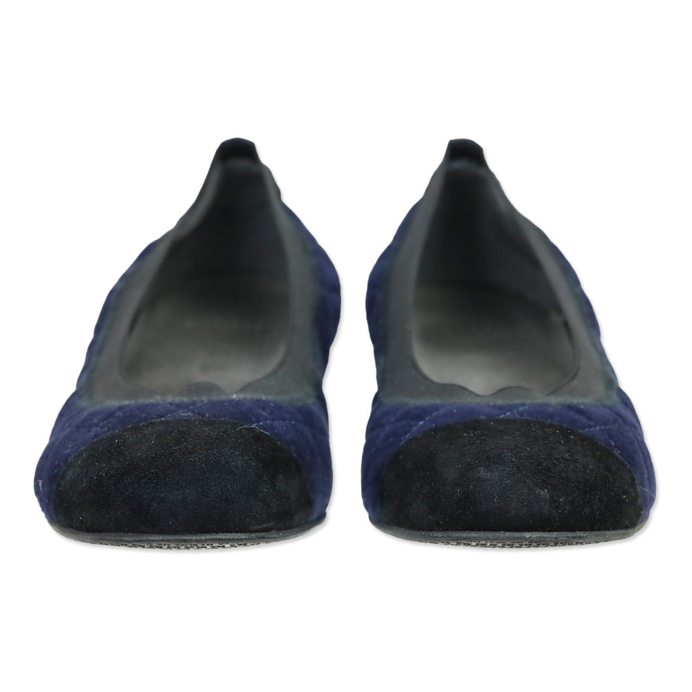 Stuart Weitzman Navy/Black Round Toe Quilted Suede Flats
