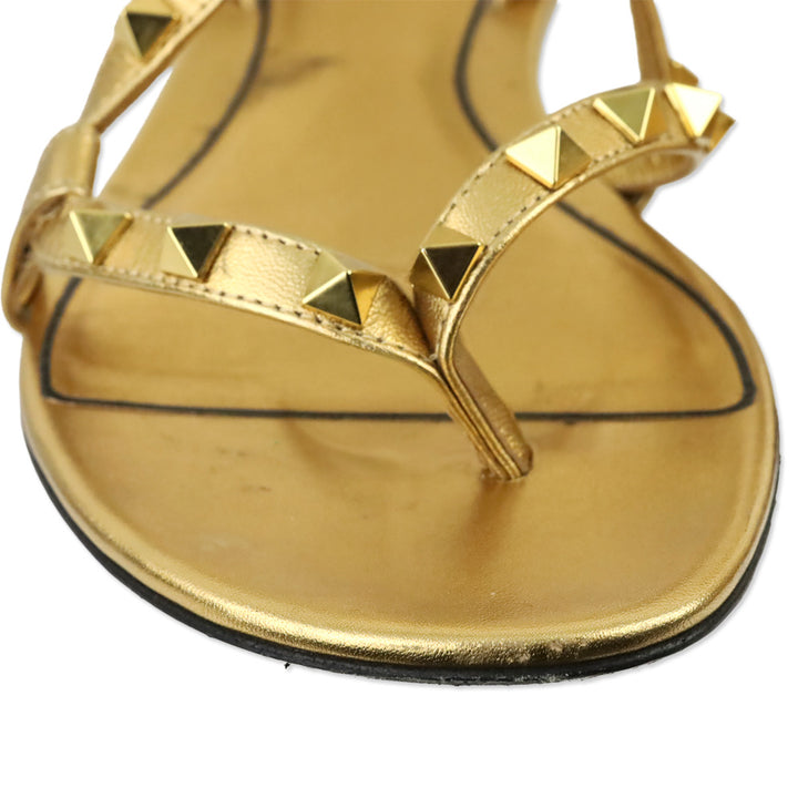 Valentino Garavani Deep Gold Rockstud Flair 5mm Flat Sandal