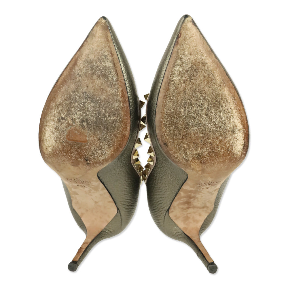 Valentino Garavani Metallic Pewter Grained Leather Rockstud Trim Pump