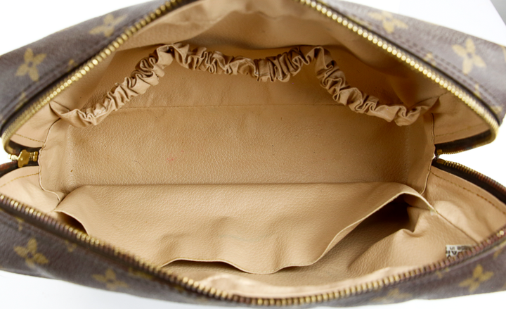 interior view of Louis Vuitton Monogram Canvas Vintage Trousse Toilette 28