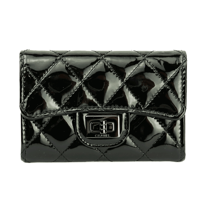 Front view of Chanel 2.55 Reissue Quilted Black Patent Leather Card Holder