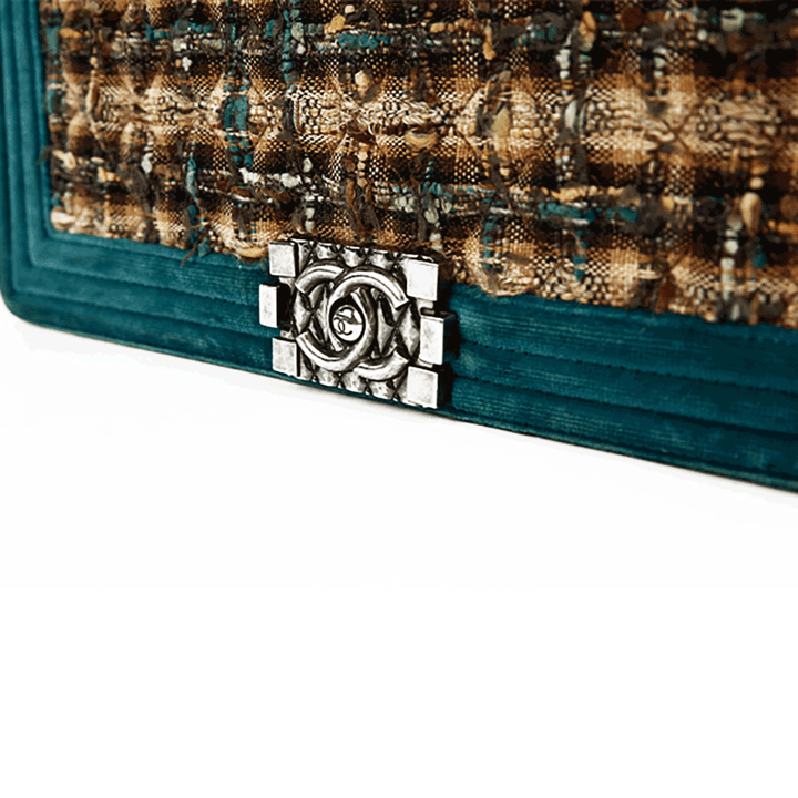 Push-lock view of Chanel Emerald Green Velvet & Tweed Large (2013-'14) Boy Bag