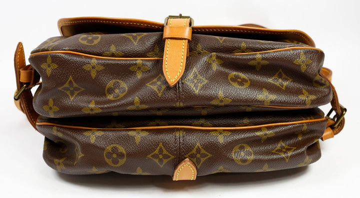 Louis Vuitton Monogram Vintage Saumur 25 Messenger Bag